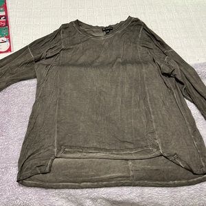 Cute brown/dark green top!